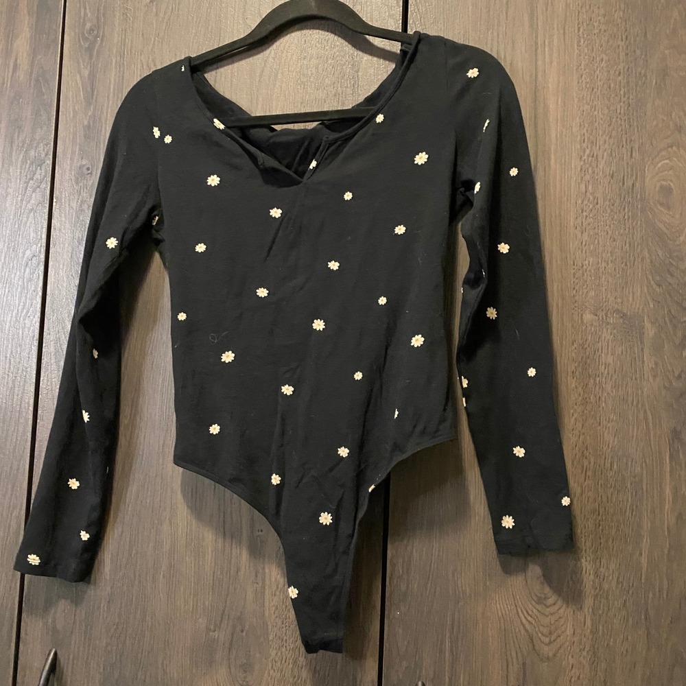 PINK Victoria's Secret Black Daisy Floral Long Sleeve Notched V-Neck Bodysuit S